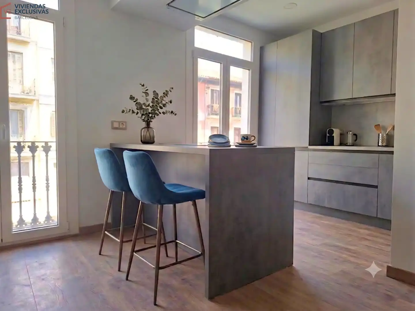 Piso con terraza en venta en Carrer de Viladomat, imagen 3