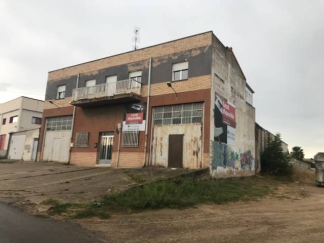 Local comercial en Alquiler en Cm de La Narra en Crucero - Aquende