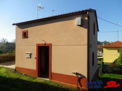 Vista exterior de Casa o xalet en venda en Oleiros amb Calefacció