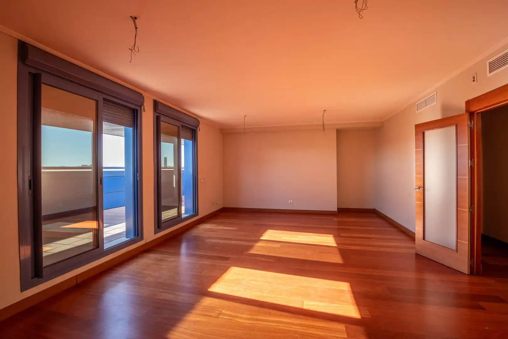 Living room of Attic for sale in Sevilla  with Air Conditioner, Heating and Parquet flooring