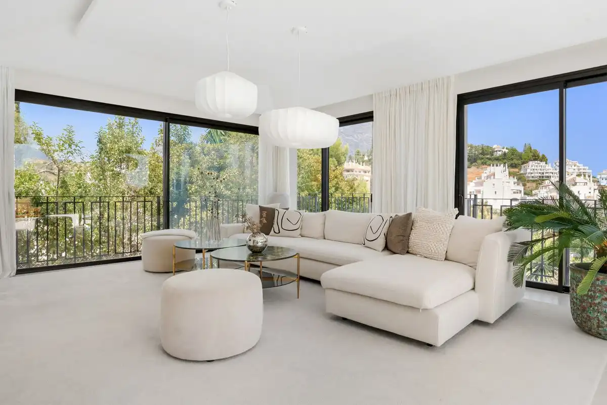 Living room of Houses for sale in Nueva Andalucía