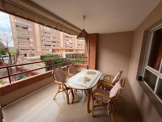 Piso en Alquiler en Calle Victoria Kent en Palmeral