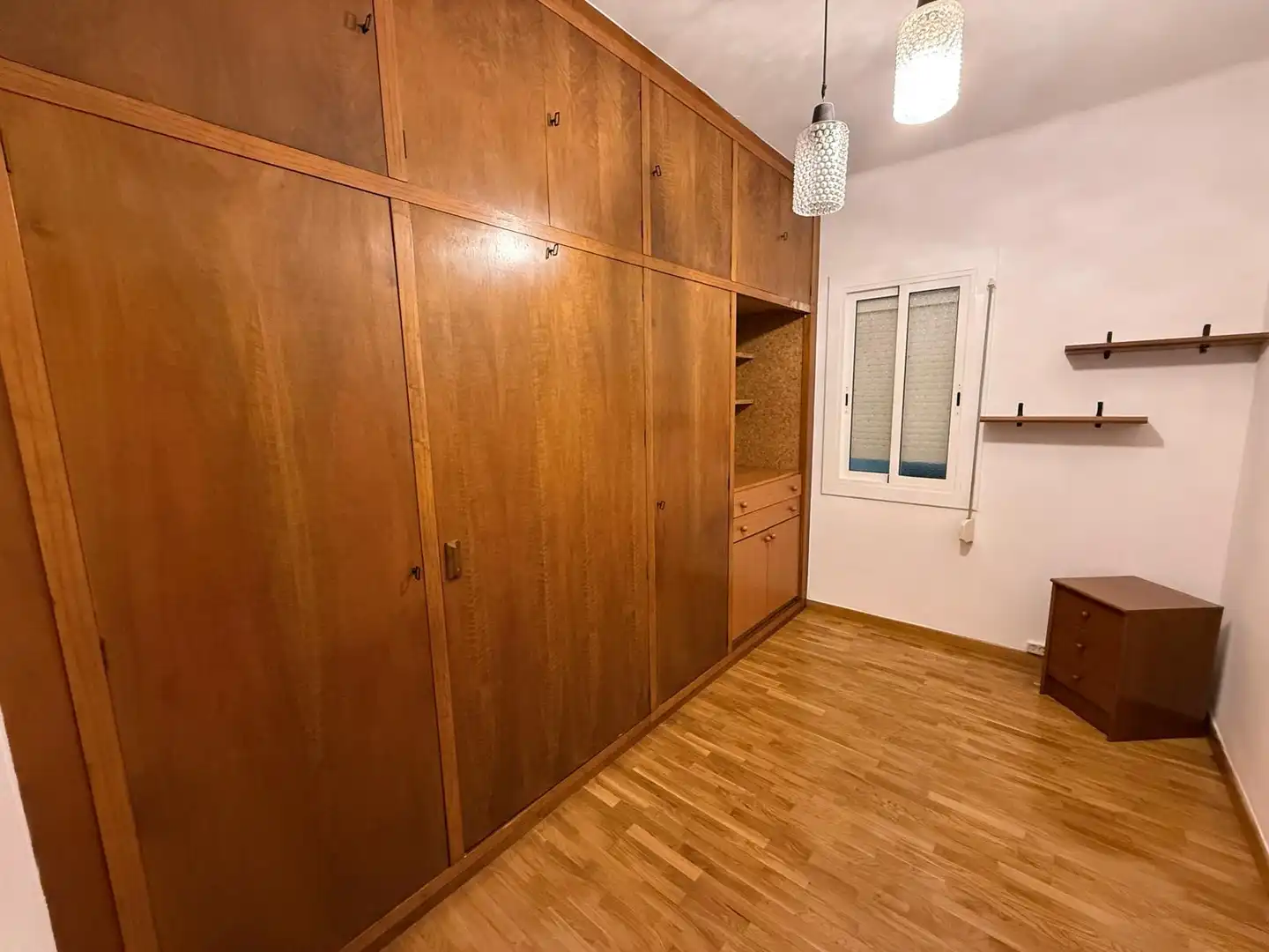 Habitación de Piso en venta en Barcelona con Amueblado y Balcón