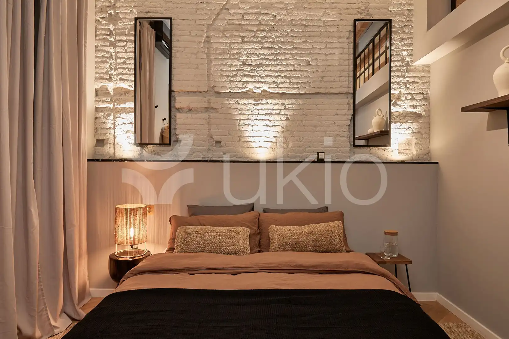 Dormitori de Apartament de lloguer en Barcelona amb Aire condicionat, Calefacció i Terrassa