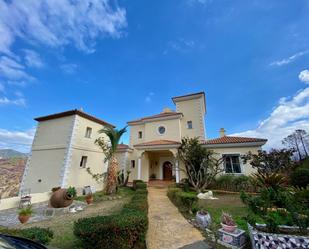 Vista exterior de Casa o xalet de lloguer en Estepona amb Aire condicionat, Jardí privat i Terrassa