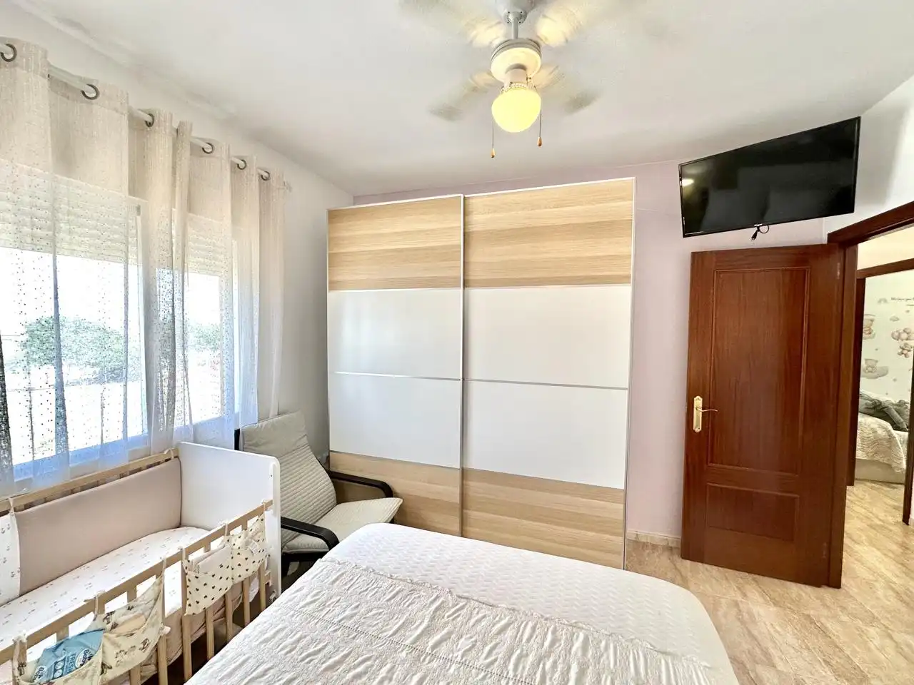 Habitación de Casa adosada en venta en Fuente de Piedra con Aire acondicionado, Terraza y Piscina comunitaria