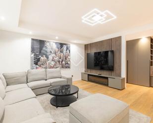 Sala d'estar de Pis en venda en Castelldefels amb Aire condicionat, Terrassa i Moblat