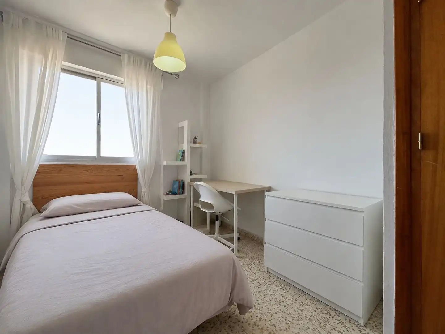 Dormitori de Apartament en venda en Málaga amb Aire condicionat, Balcó i Internet