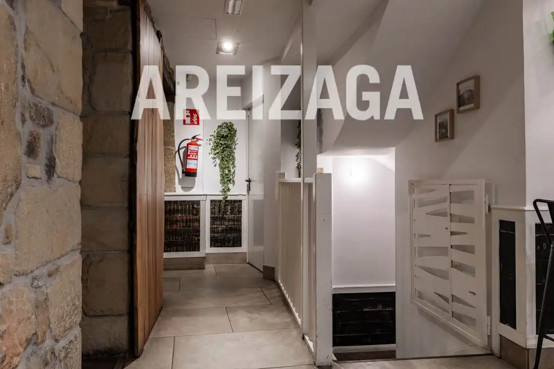 Local de lloguer en Donostia - San Sebastián  amb Moblat