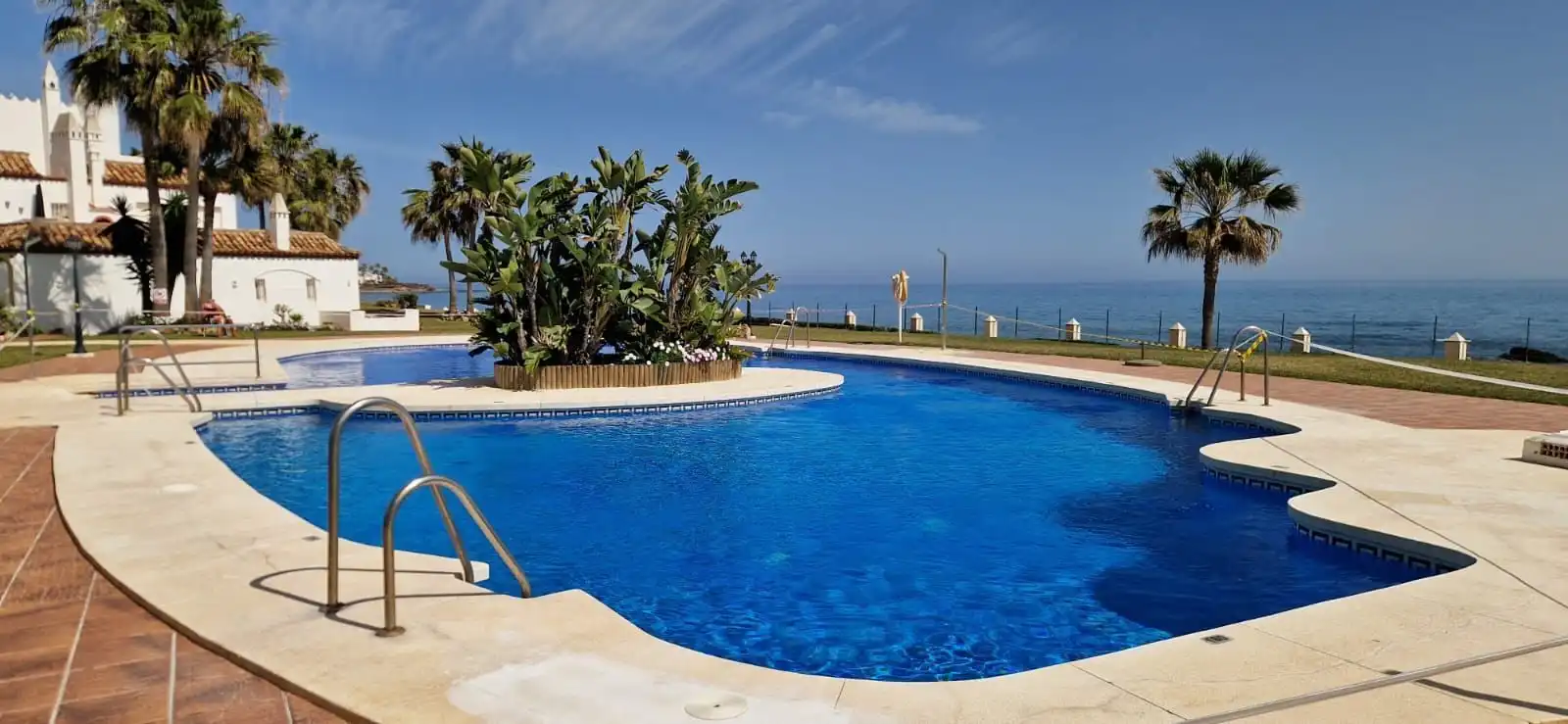 Apartamento con piscina en venta en Calahonda, imagen 2