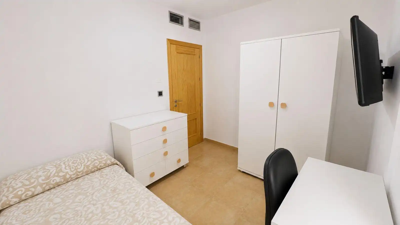 Habitación de Planta baja en venta en Águilas con Terraza y Piscina comunitaria