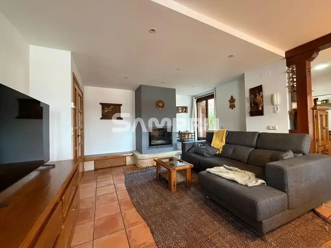 Sala de estar de Casa adosada en venta en Bergara con Calefacción, Jardín privado y Trastero
