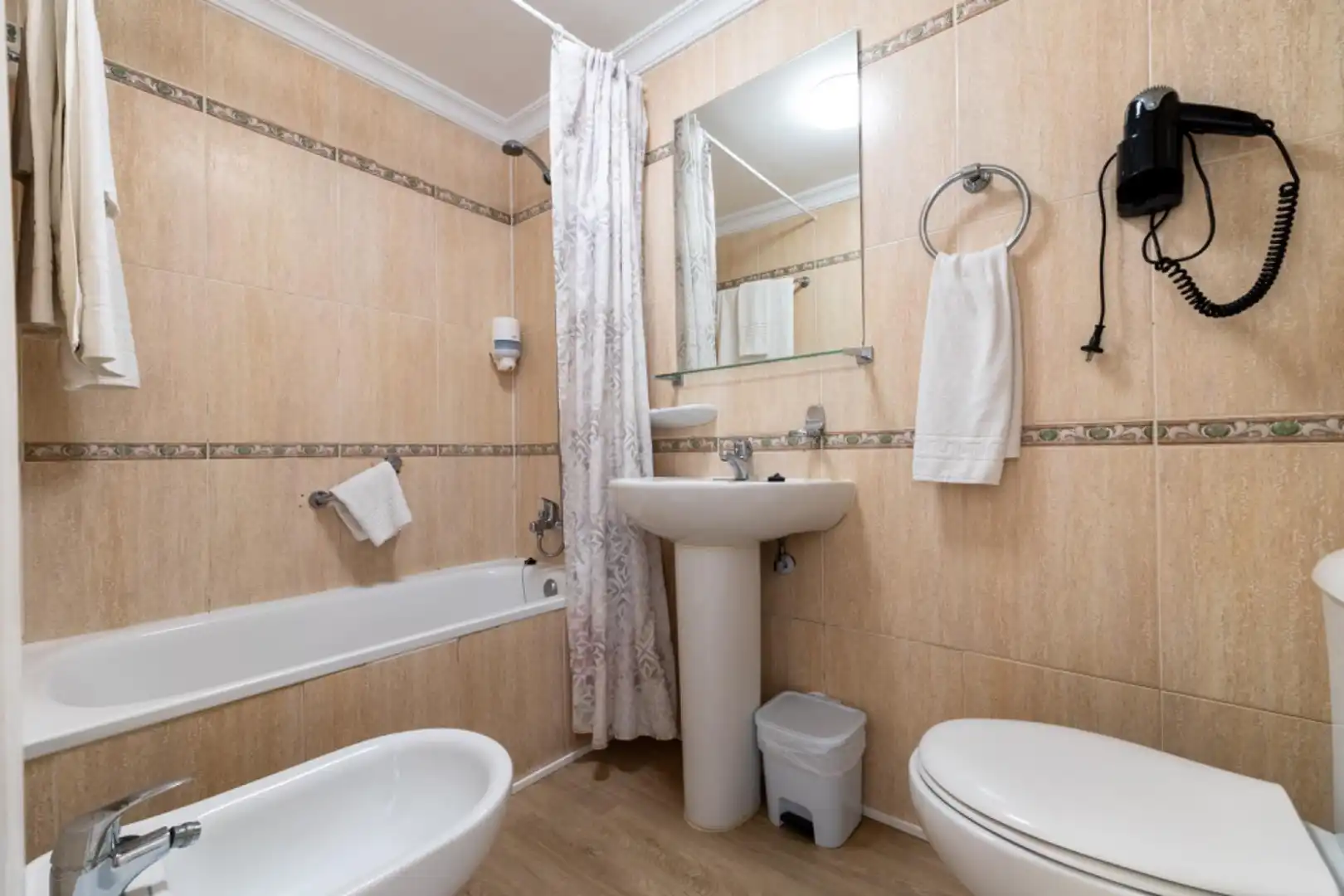 Bathroom of Study for sale in Fuengirola  with Air Conditioner, Heating and Terrace