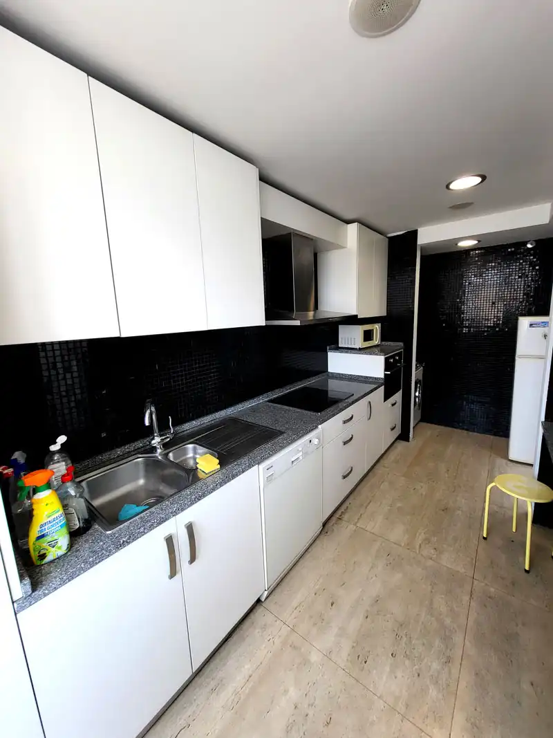 Cocina de Piso de alquiler en Vigo  con Amueblado, Horno y Lavadora