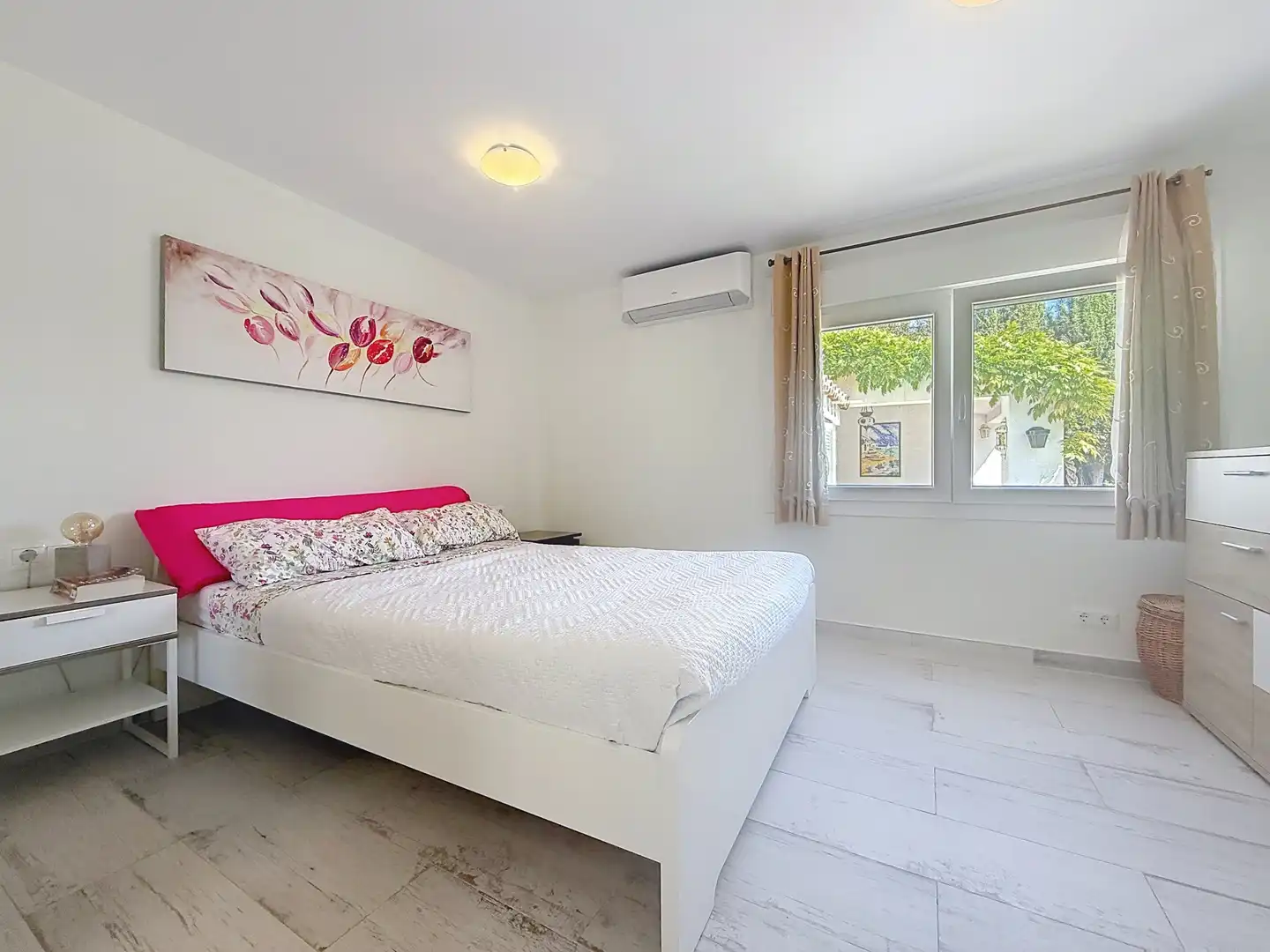 Dormitori de Casa o xalet en venda en Manilva amb Aire condicionat, Jardí privat i Terrassa