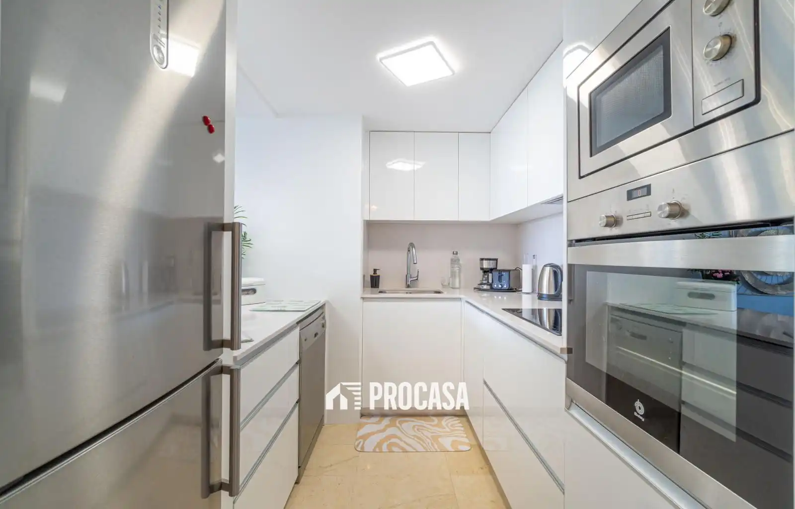 Küche von Wohnung zum Verkauf in Empuriabrava mit Klimaanlage, Heizung und Terrasse