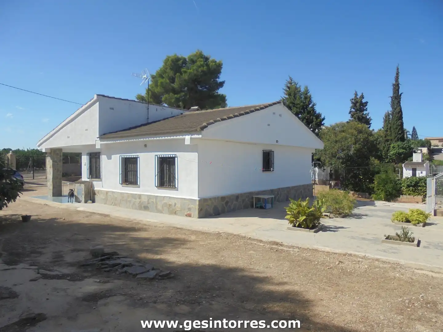 Vista exterior de Casa o xalet en venda en Torrent amb Piscina
