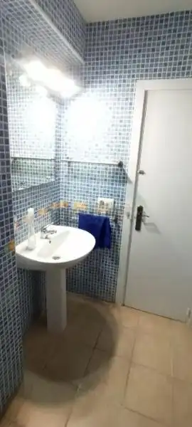 Baño de Piso de alquiler en Sevilla con Aire acondicionado, Terraza y Amueblado
