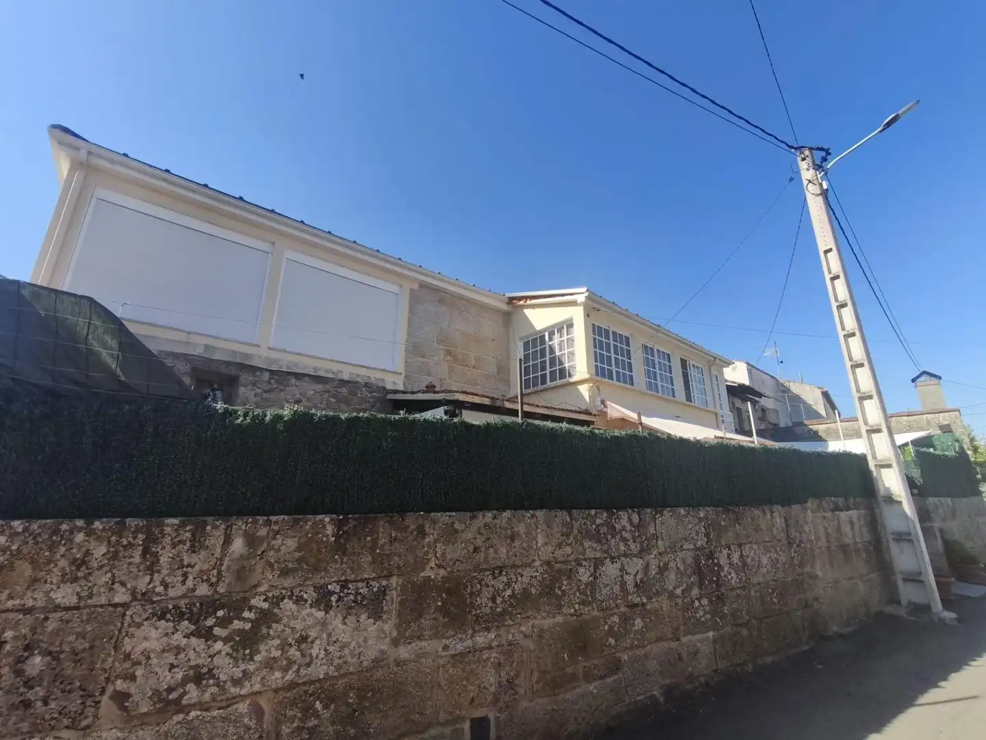 Vista exterior de Casa adosada en venta en O Carballiño   con Calefacción, Terraza y Piscina