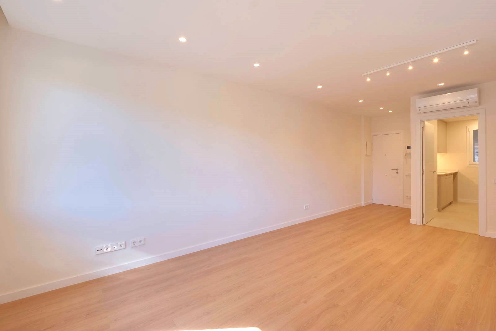 Bedroom of Flat for sale in  Barcelona Capital  with Air Conditioner, Heating and Parquet flooring