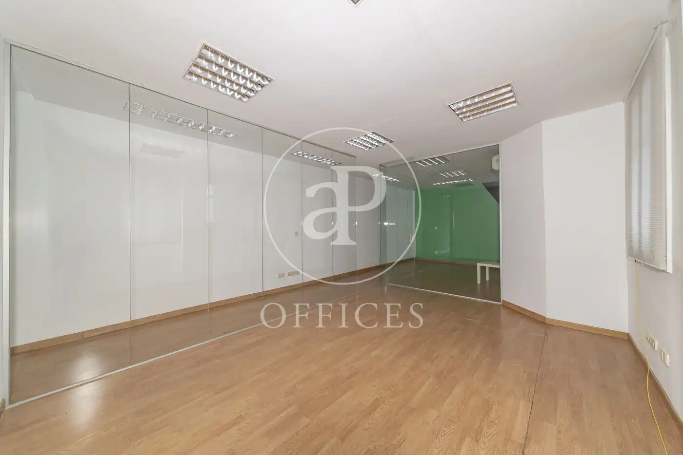 Office for rent in Madrid  with Air Conditioner