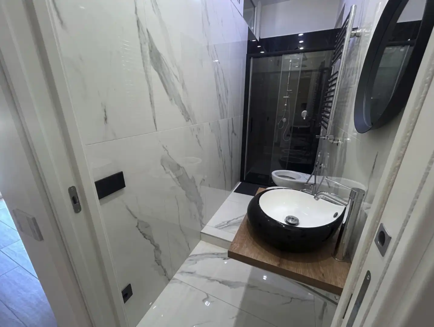 Baño de Apartamento en venta en Marbella con Terraza, Amueblado y Balcón