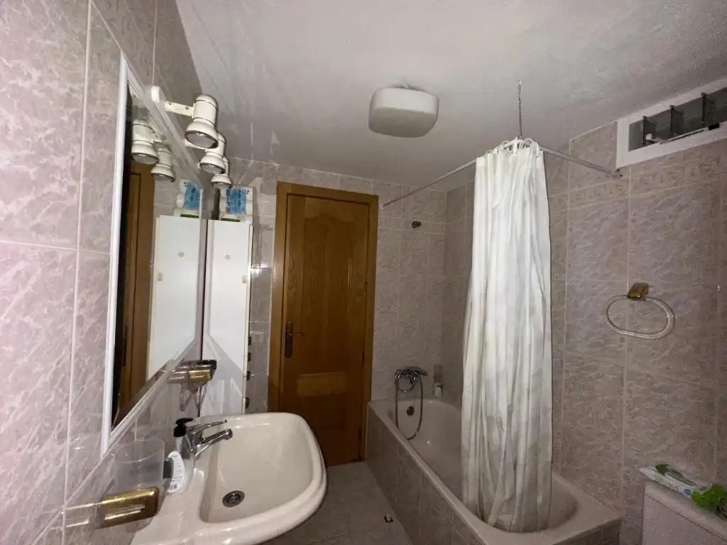 Bany de Apartament en venda en Fuengirola amb Aire condicionat i Terrassa