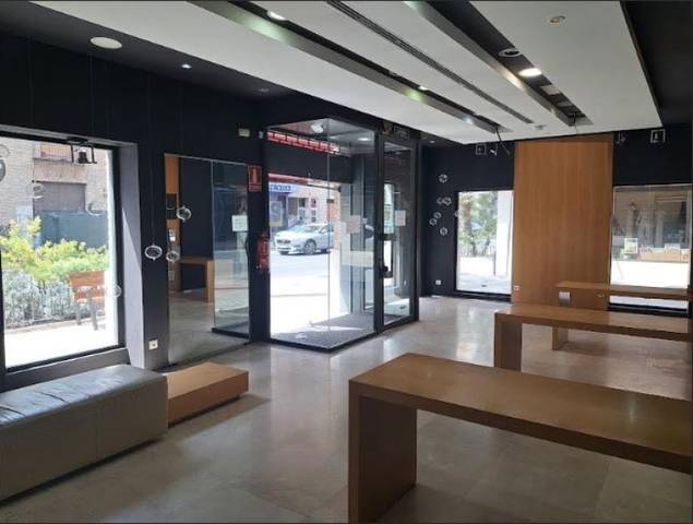 Local comercial en Alquiler en Torrent - CL RAMON Y CAJAL en Zona La Ermita