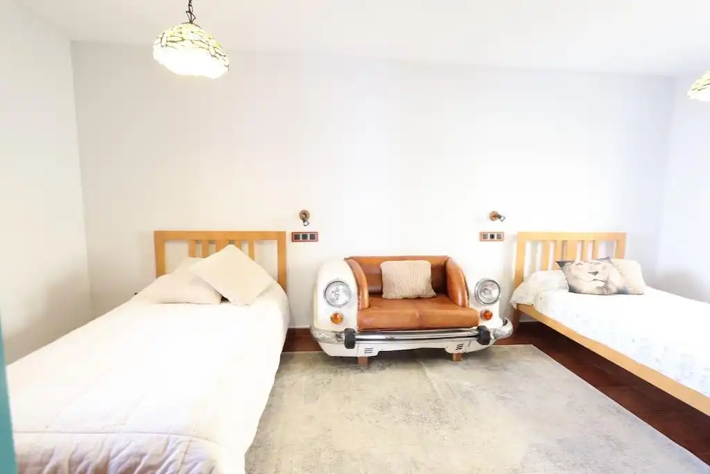 Dormitori de Casa o xalet en venda en Orihuela amb Aire condicionat, Jardí privat i Terrassa