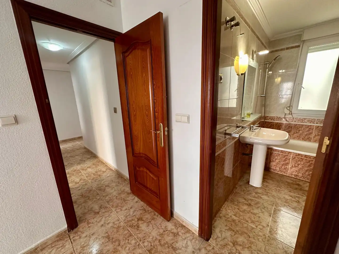 Baño de Apartamento en venta en Torrevieja con Aire acondicionado, Jardín privado y Amueblado