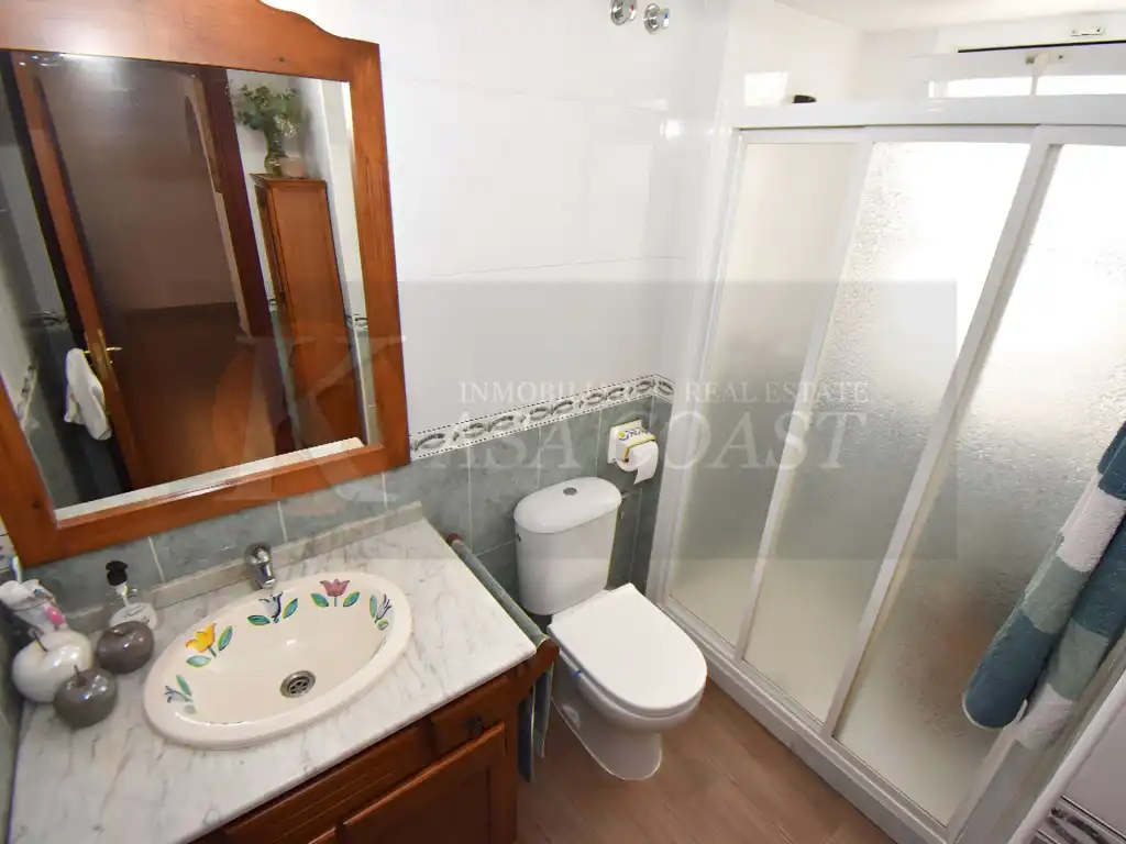 Bathroom of Flat for sale in Mijas  with Air Conditioner, Private garden and Terrace