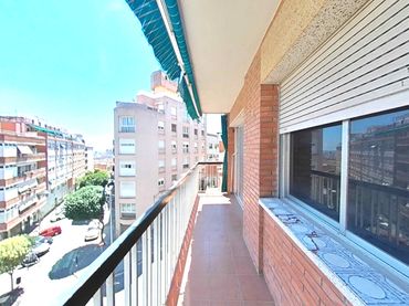 Mini appartamento con balcone in vendita a Carrer de Felip II, 2, Badalona, Spain 1
