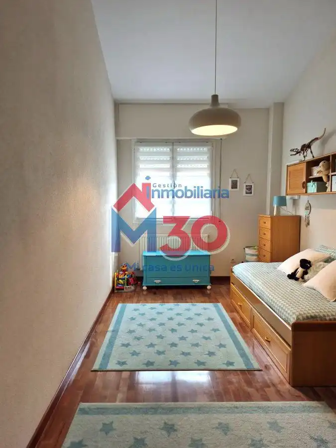 Dormitori de Casa adosada en venda en Miranda de Ebro amb Calefacció, Terrassa i Traster