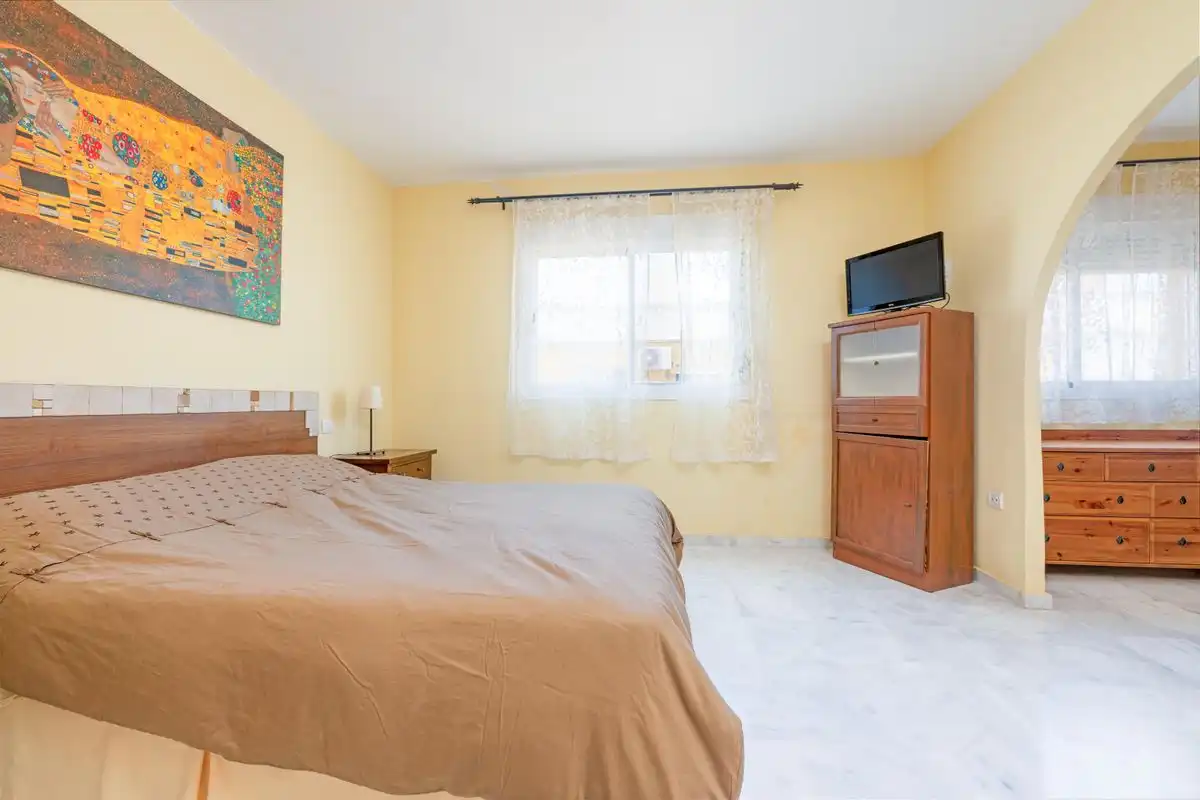 Habitación de Casa adosada en venta en Espartinas con Calefacción y Amueblado