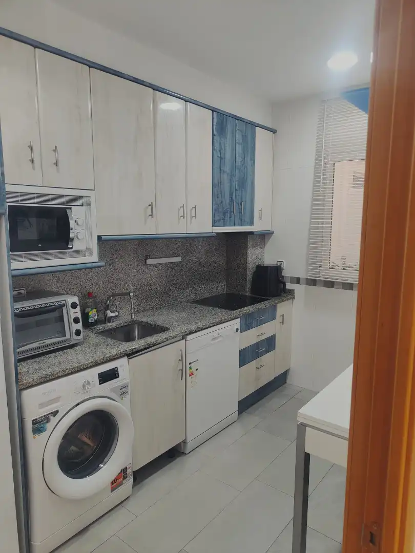 Cuina de Apartament de lloguer en Zaragoza amb Calefacció, Parquet i Moblat