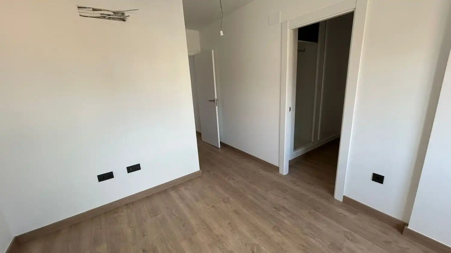 Schlafzimmer von Einfamilien-Reihenhaus zum Verkauf in La Gineta mit Klimaanlage, Heizung und Terrasse