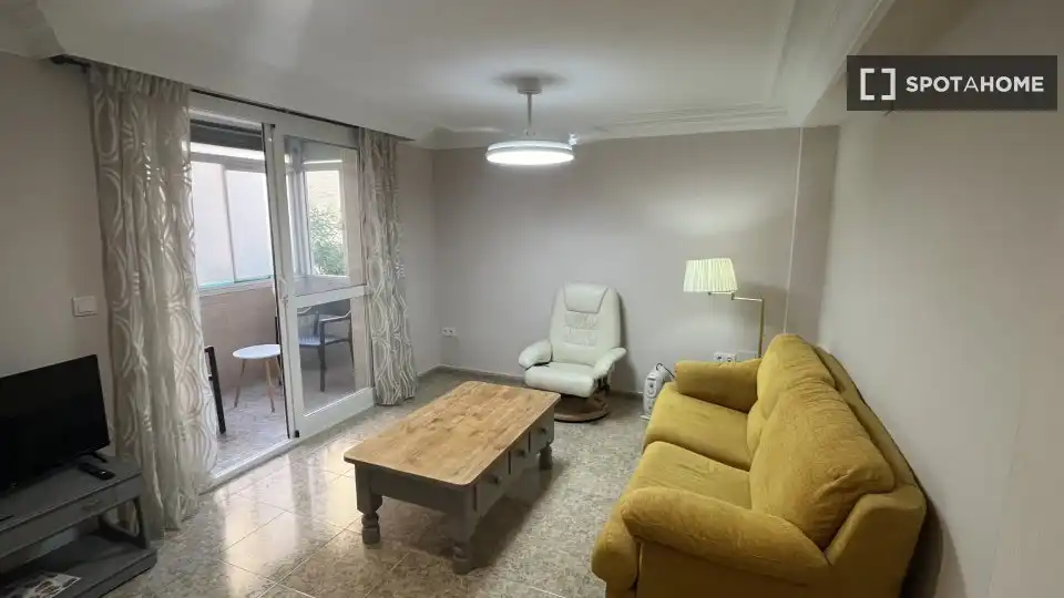 Sala d'estar de Pis de lloguer en Jaén amb Aire condicionat, Calefacció i Moblat