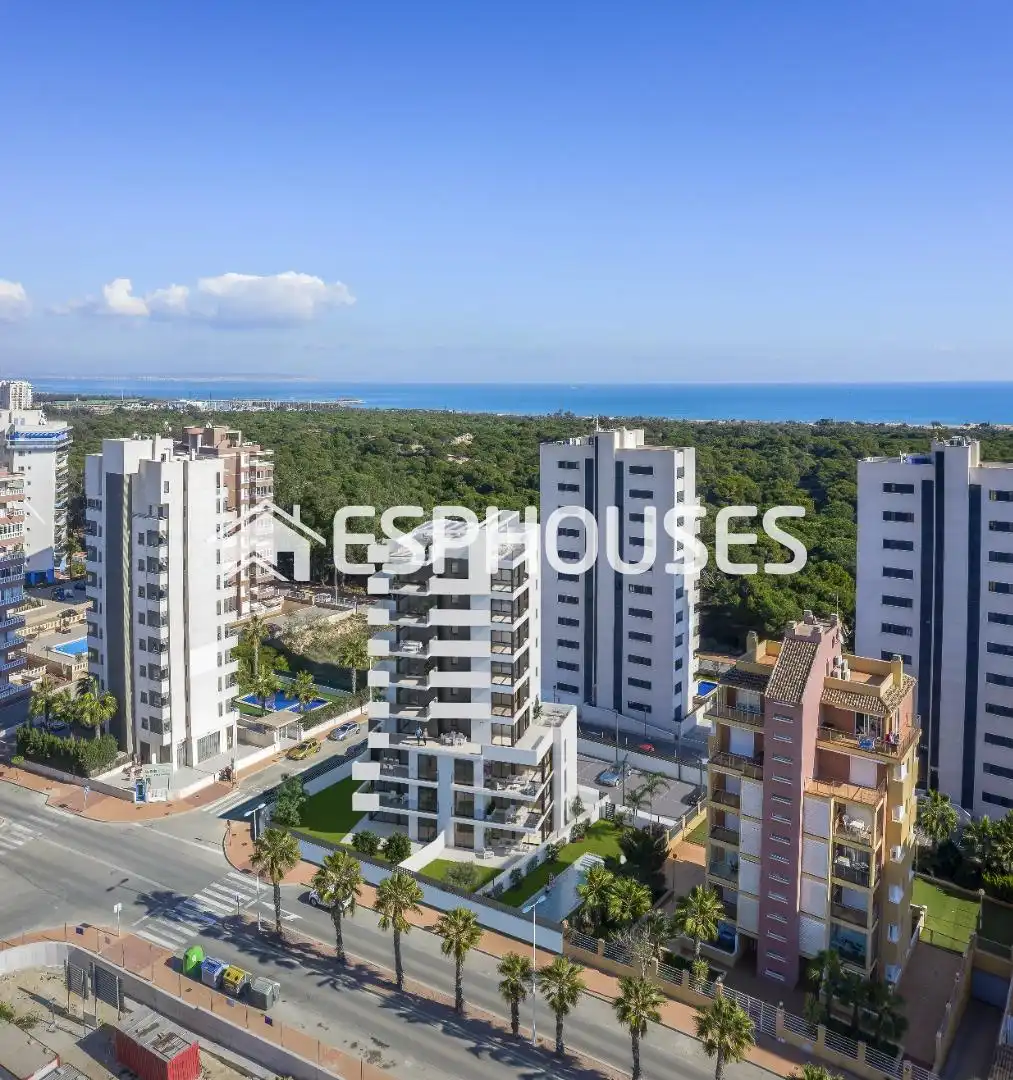 Außenansicht von Erdgeschoss zum Verkauf in Guardamar del Segura mit Terrasse, Balkon und Gemeinschaftspool