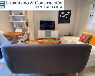 Sala d'estar de Apartament en venda en Ciudad Real Capital amb Aire condicionat, Terrassa i Balcó