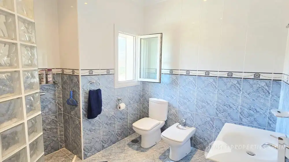 Bathroom of Houses for sale in Cómpeta  with Air Conditioner, Private garden and Swimming Pool