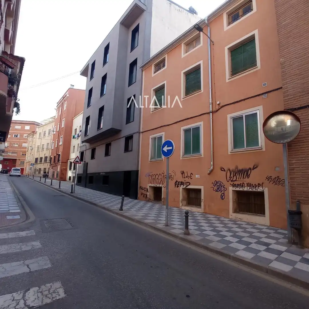 Vista exterior de Edifici en venda en Cuenca