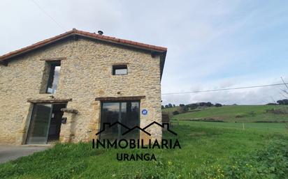 Vista exterior de Casa o xalet en venda en Meruelo amb Calefacció i Jardí privat