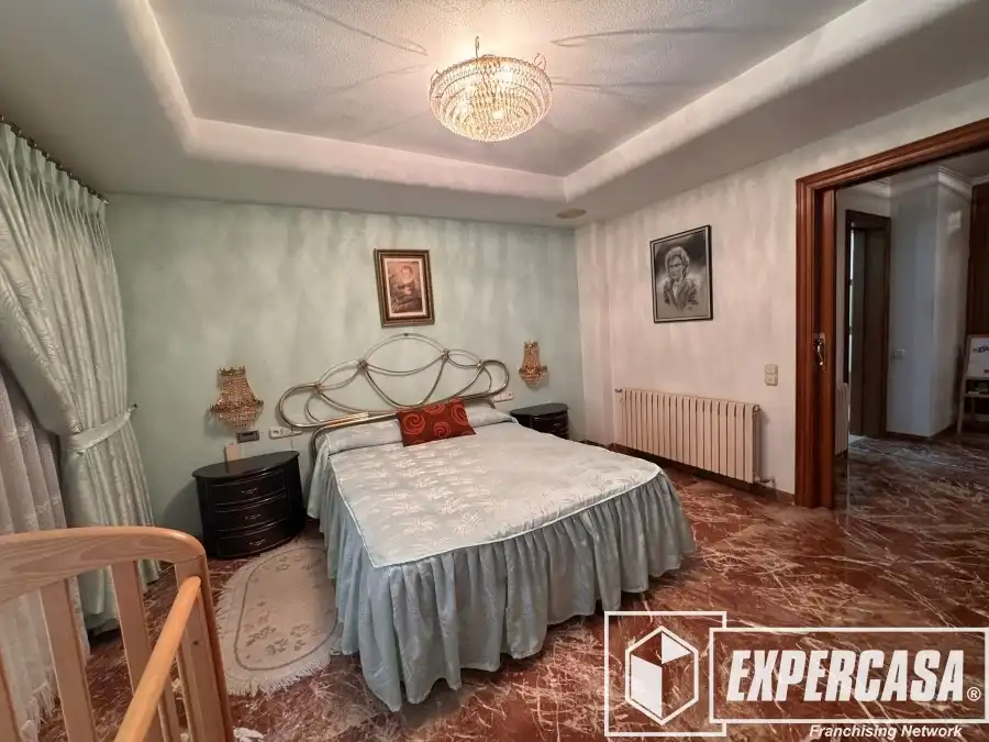 Dormitori de Casa o xalet en venda en Burjassot amb Aire condicionat, Calefacció i Terrassa