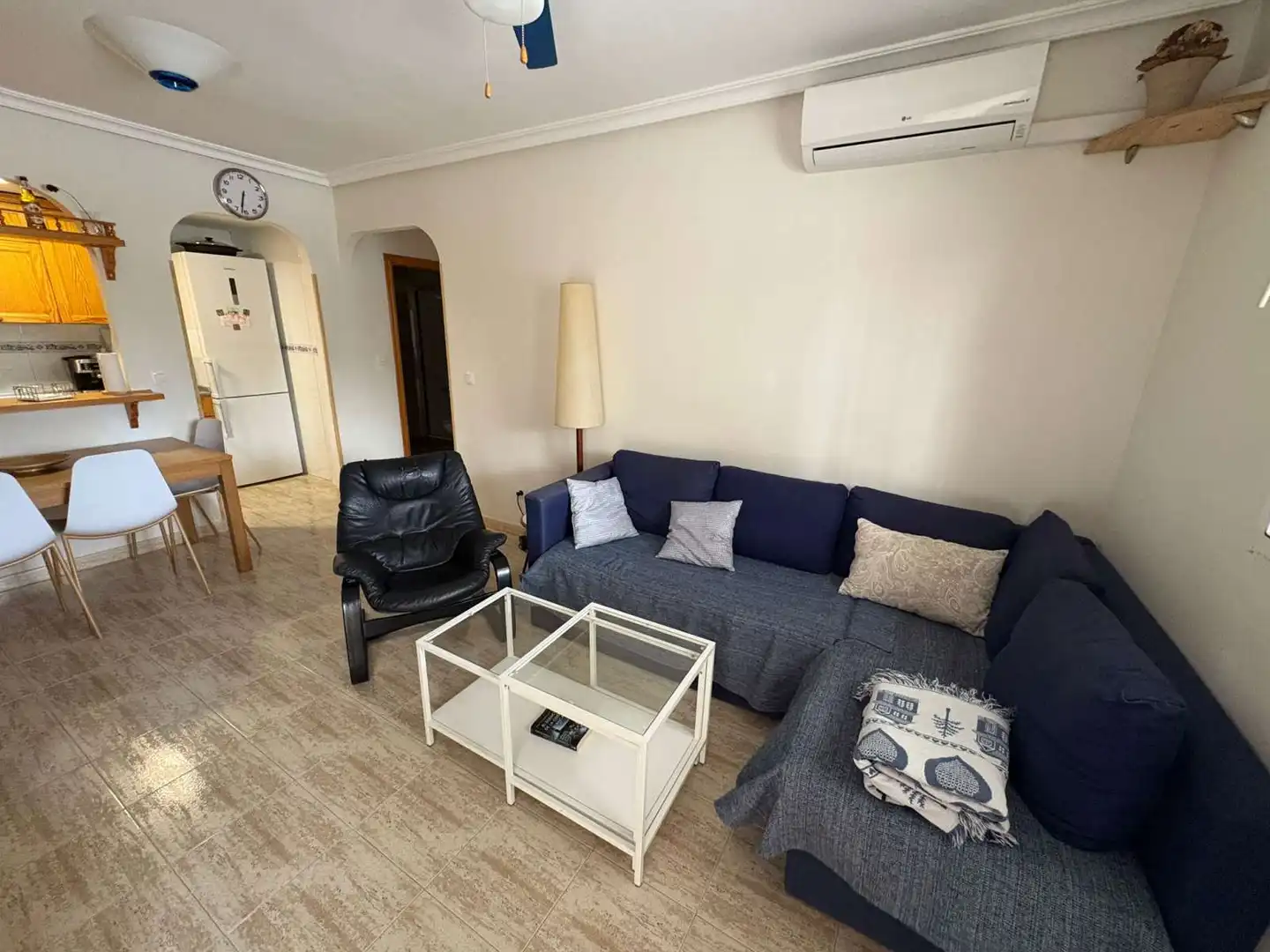 Sala d'estar de Apartament per a compartir en Pilar de la Horadada amb Aire condicionat, Terrassa i Moblat