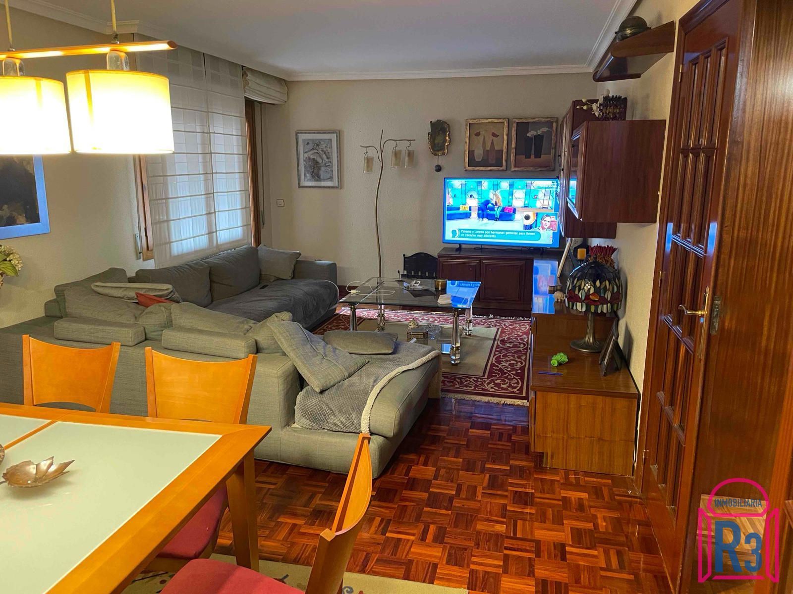 Sala d'estar de Pis en venda en León Capital  amb Calefacció i Terrassa