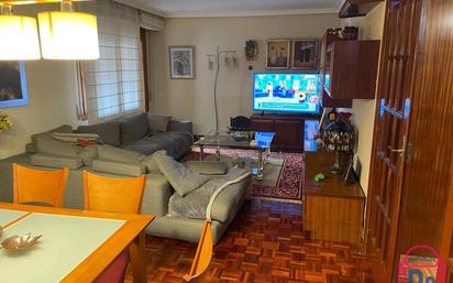 Sala d'estar de Pis en venda en León Capital  amb Calefacció i Terrassa