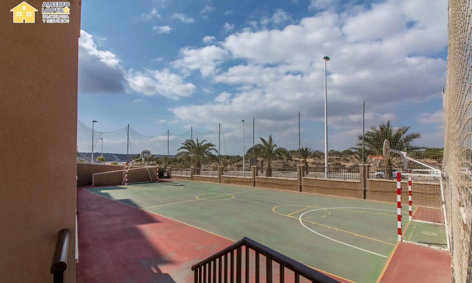 Außenansicht von Wohnung zur Miete in Elche / Elx mit Klimaanlage, Terrasse und Möbliert