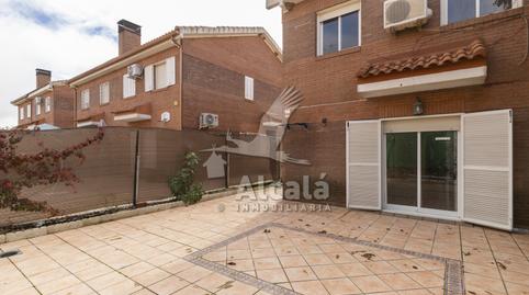 Foto 4 de Casa adosada en venta en Pioz, Guadalajara