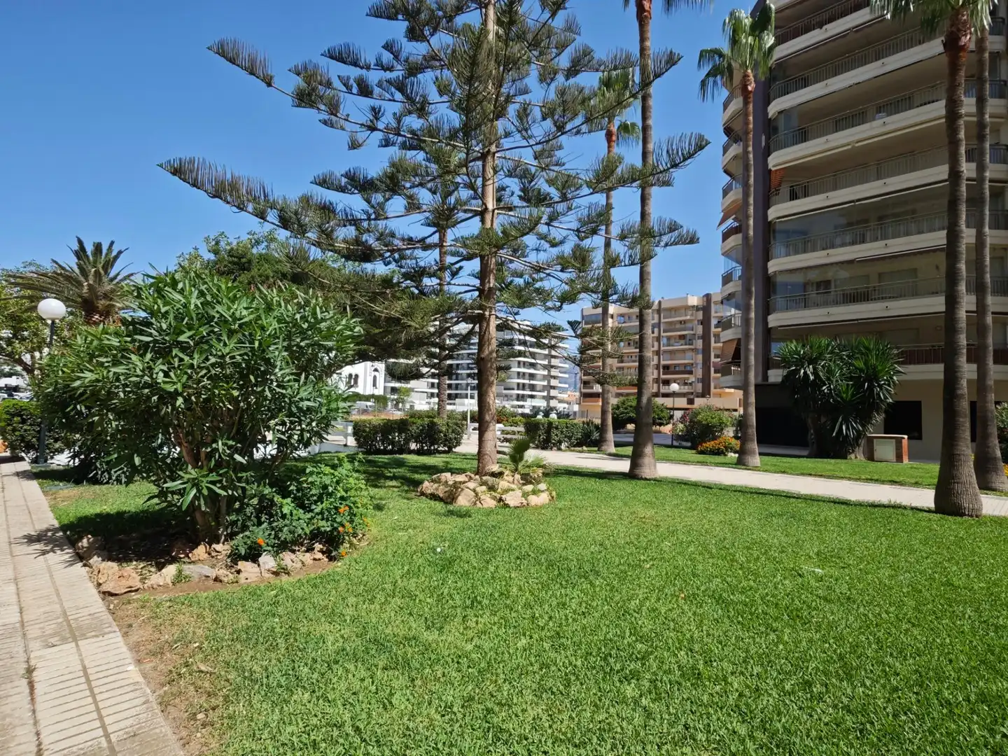 Vista exterior de Planta baja en venta en Fuengirola con Aire acondicionado, Calefacción y Terraza