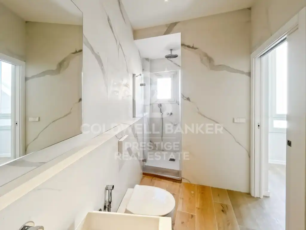 Badezimmer von Wohnung zur Miete in Barcelona mit Klimaanlage